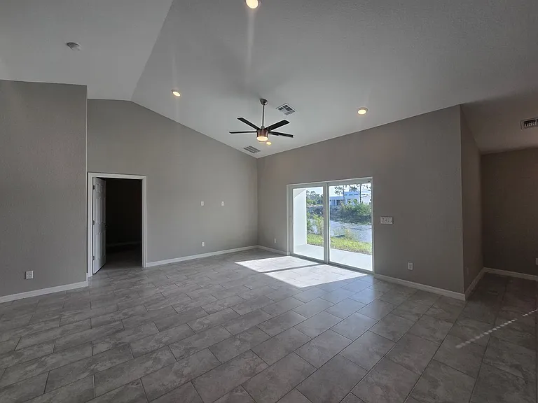 4309 NE 20th Ct — Photo 8