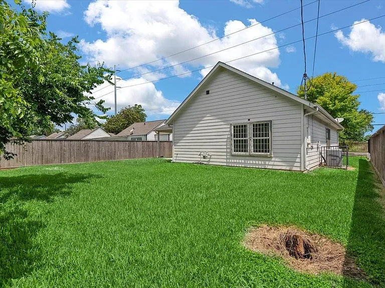 2514 Bennington St — Photo 34