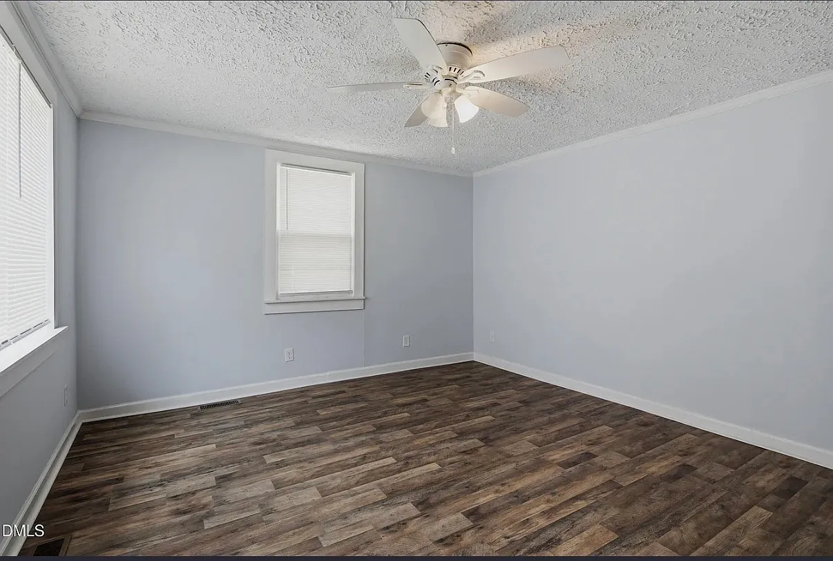 3 bed, 1080 sqft, $1,300 — Photo 3