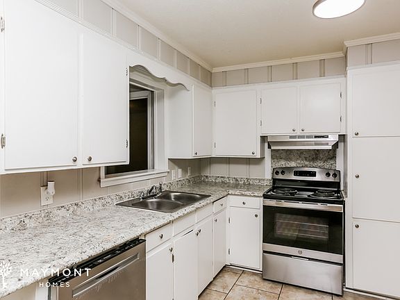 4th image of 303 Barbara St