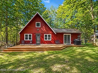 255 Wild Acres Dr, Dingmans Ferry, PA 18328