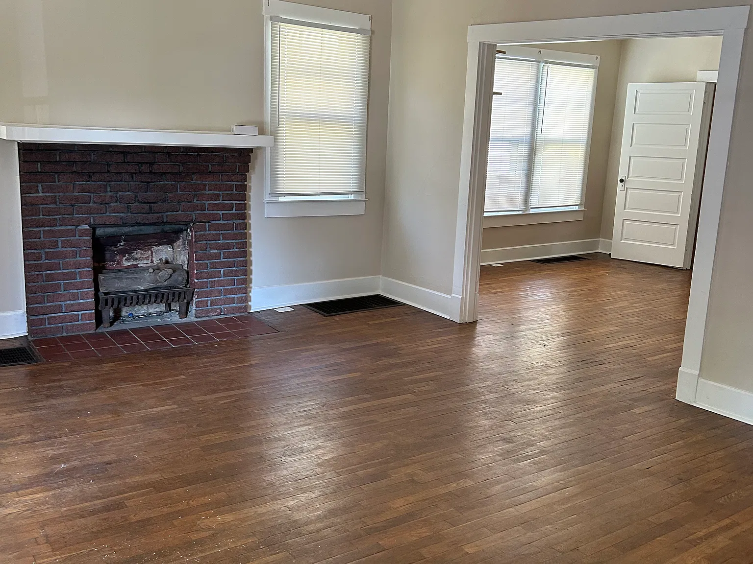 3 bed, 800 sqft, $1,100 — Photo 2