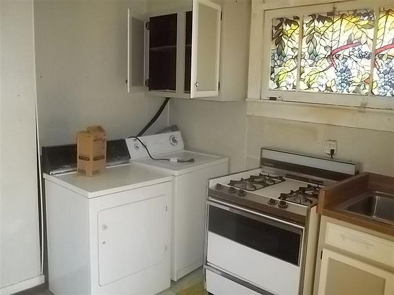 5th image of 3014 E 2nd St