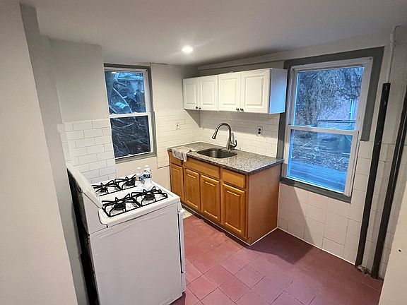 2nd image of 42 Cedar St Floor 1