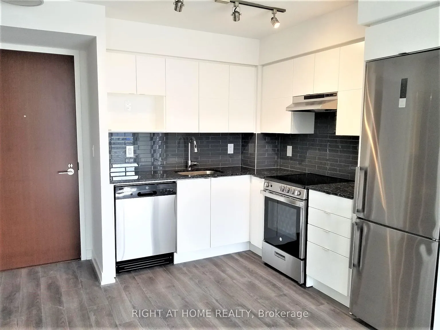 1 bed, $2,100 — Photo 3