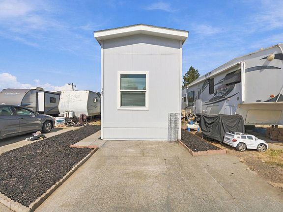 3rd image of 128 Plaza Dr #128