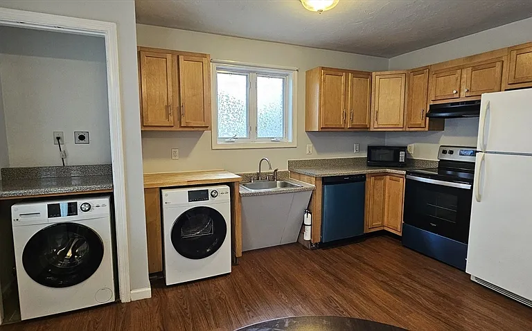 2 Warsaw Ave #1R — Photo 1