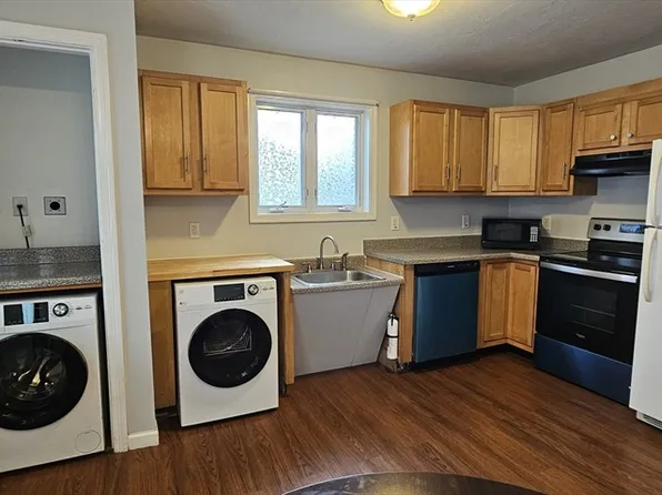 2 Warsaw Ave APT 1R, Dudley, MA 01571