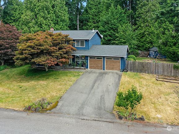 2nd image of 30 NW Sandy Court