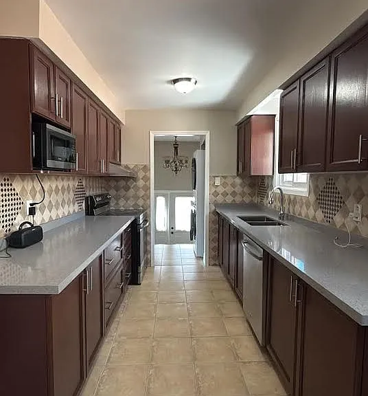 3760 Keenan Cres — Photo 4