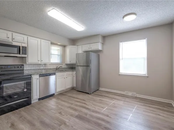 8915 E 89th St, Kansas City, MO 64138