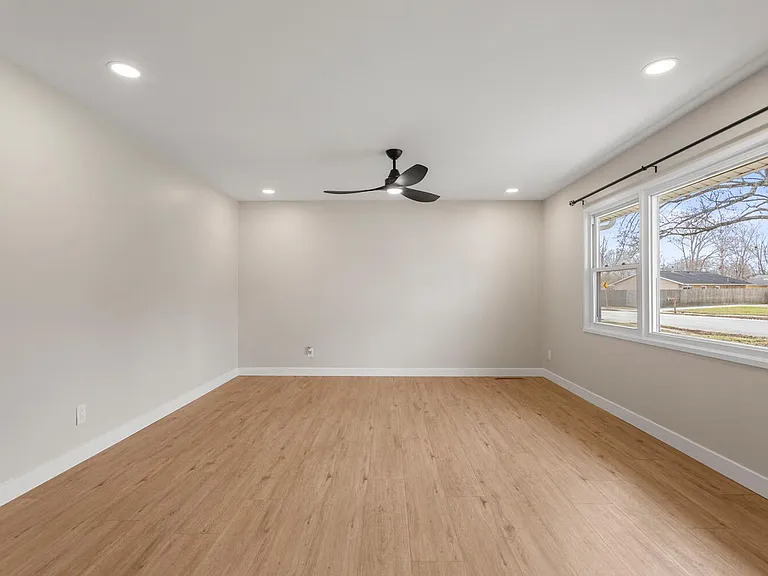 1710 Crescent Dr — Photo 8