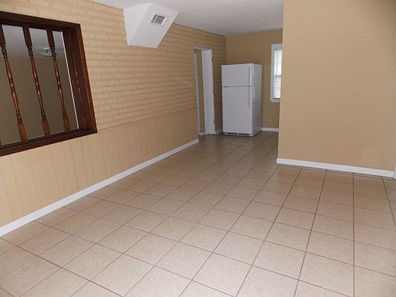 2nd image of 1109 Leone Ave