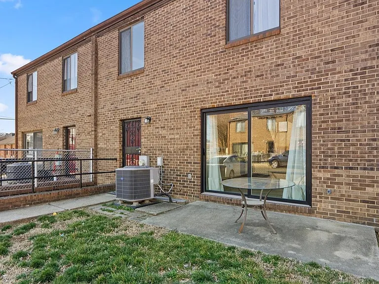 1321 I St NE — Photo 41