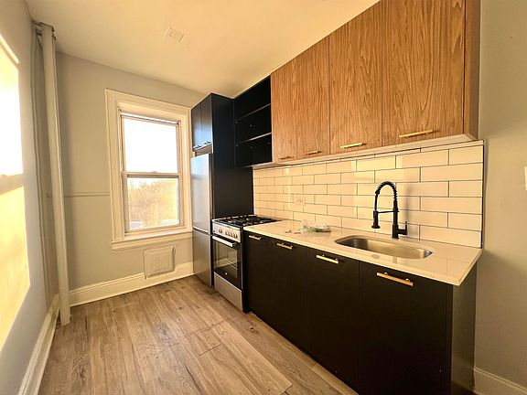 3rd image of 3139 Kennedy Blvd #104