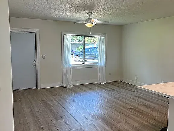 3 bed, 1596 sqft, $1,950 — Photo 4