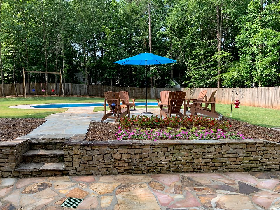 1/2 acre fenced yard