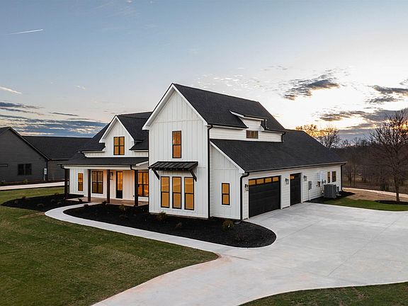 2nd image of 3364 Fairview Rd