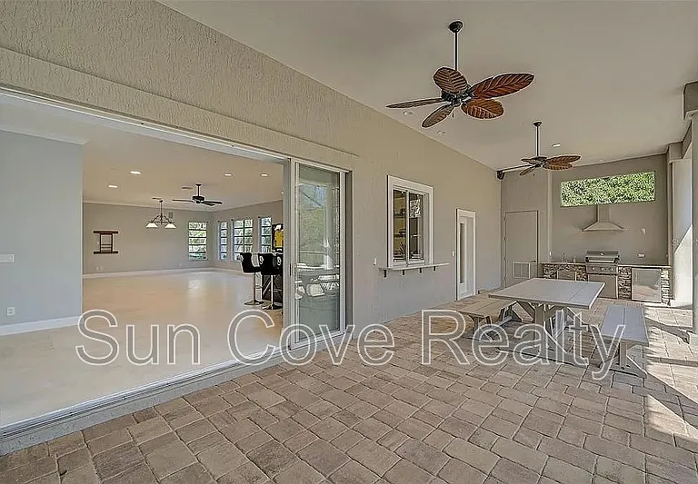 854 Macewen Dr — Photo 42