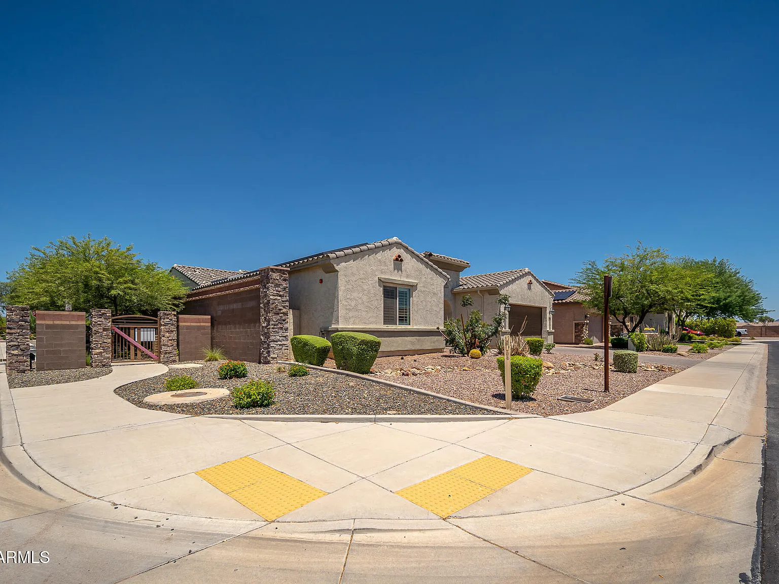 4 bed, 2.5 bath, 2824 sqft, $3,700 — Photo 3