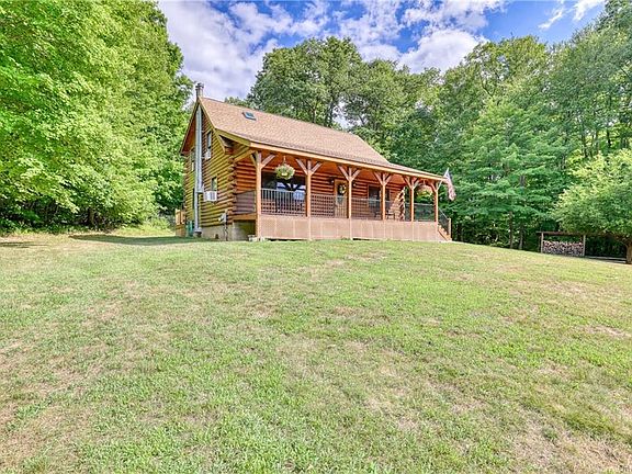4th image of 35 Cocoa Ln