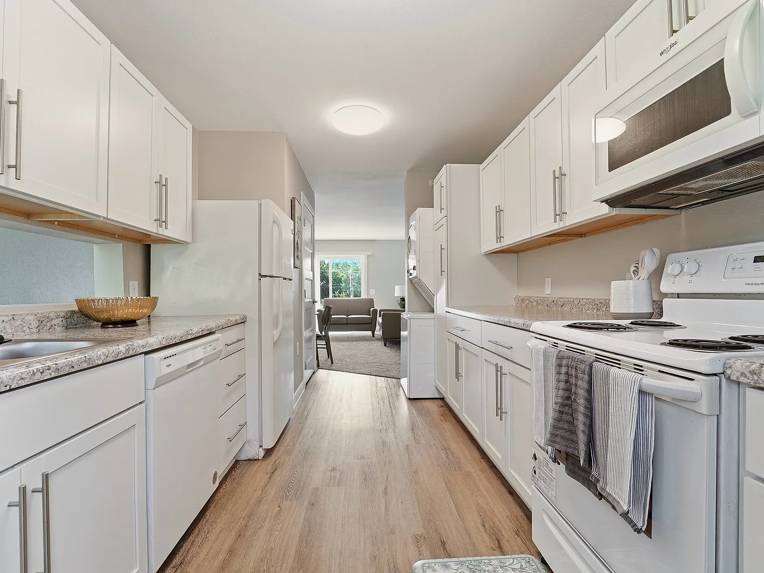 2 bed, 1.0 bath, 850 sqft, $1,749 — Photo 4