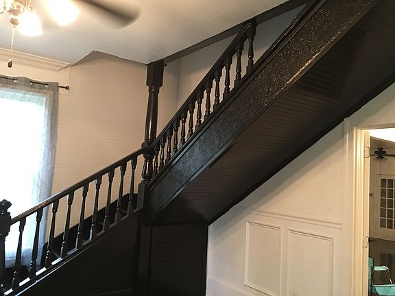 5th image of 302 S Chestnut St