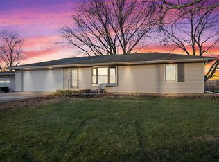 202 E Douglas St, Carlock, IL 61725