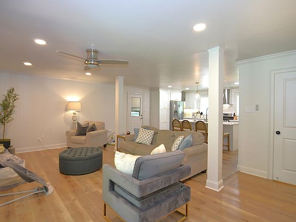 3rd image of 6626 Prince Edward Pl