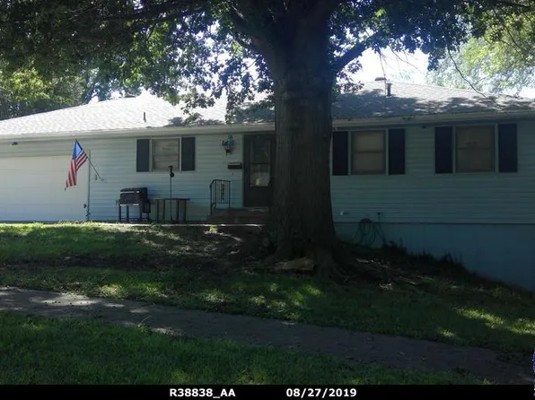 119 SE 38th St, Topeka, KS 66609