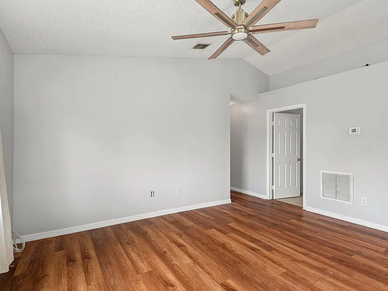 301 S Capen Ave — Photo 6