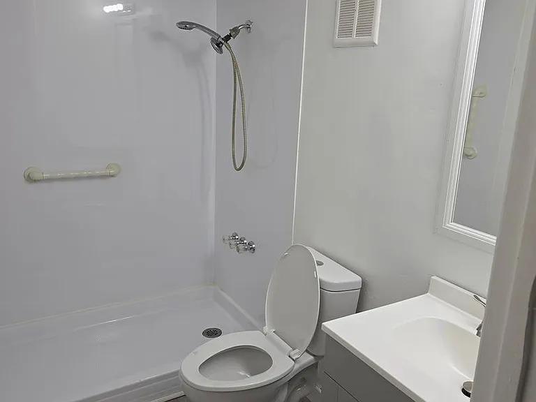 2525 W Monroe St — Photo 7
