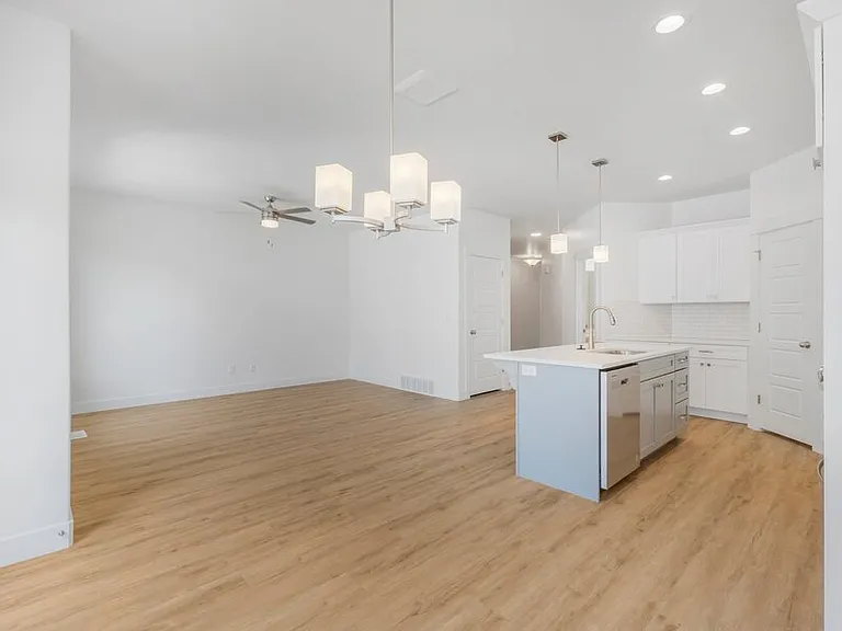 4628 W Boseman Ln #1 — Photo 3