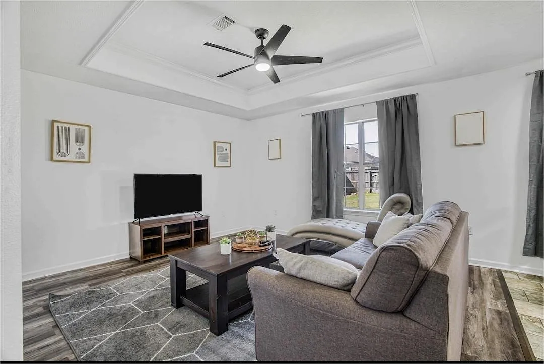 3 bed, 1268 sqft, $3,100 — Photo 1