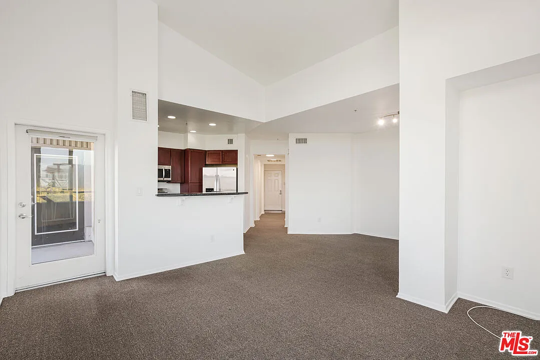 2 bed, 2.0 bath, 1190 sqft, $4,595 — Photo 4