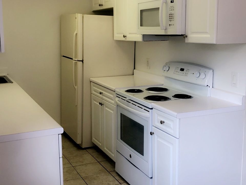 1st image of 957 Norwest Dr #955