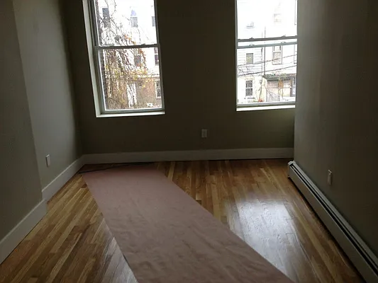 Rented by Premier Metro Realty Corp | media 3