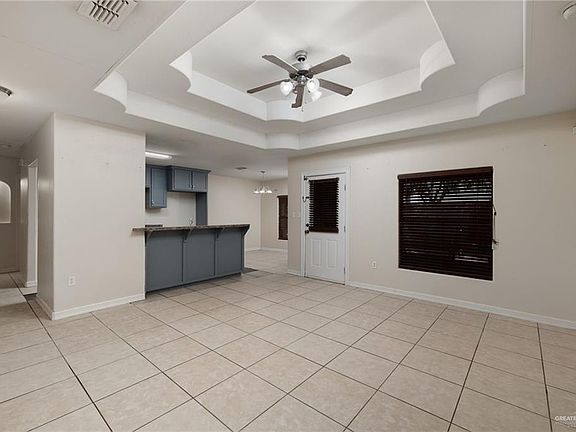 3rd image of 1000 W La Quinta Dr