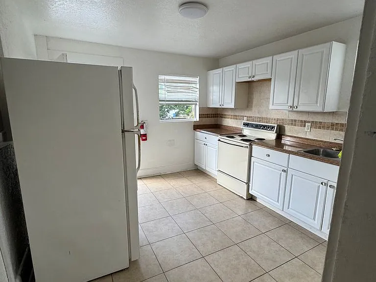 434 E Tillman Ave #3 — Photo 2
