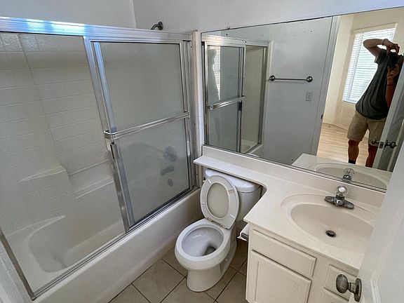4th image of 305 W Newby Ave