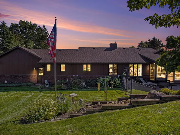 275 Greenridge Dr NW, Grand Rapids, MI 49544