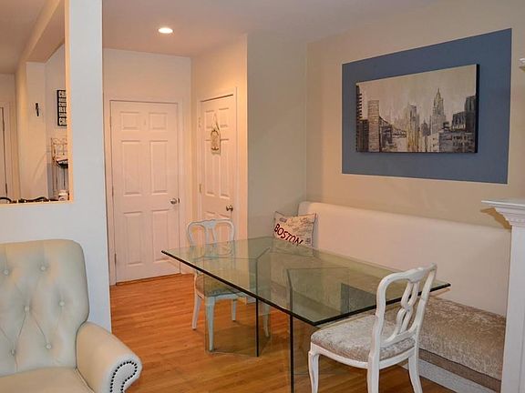 3rd image of 221 Bolton St #1