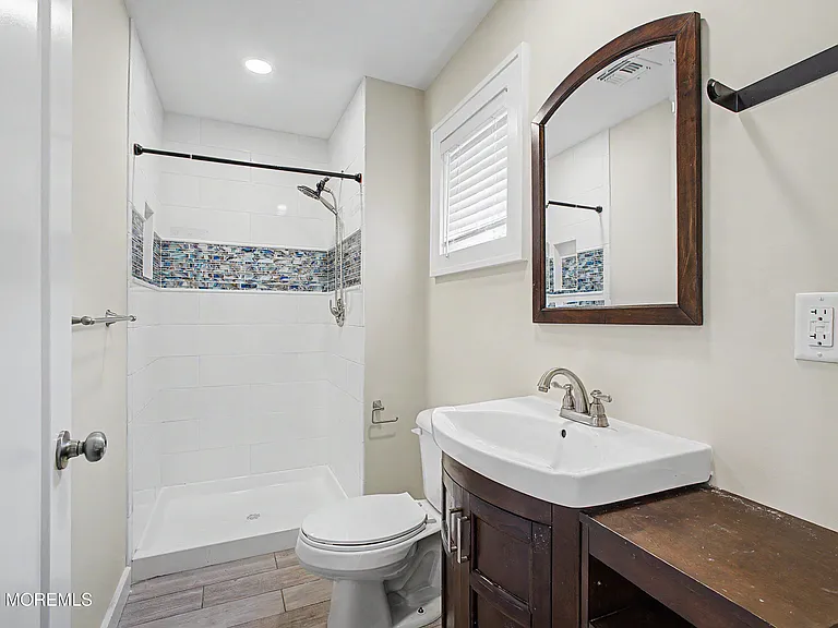 152 Center Ave — Photo 6