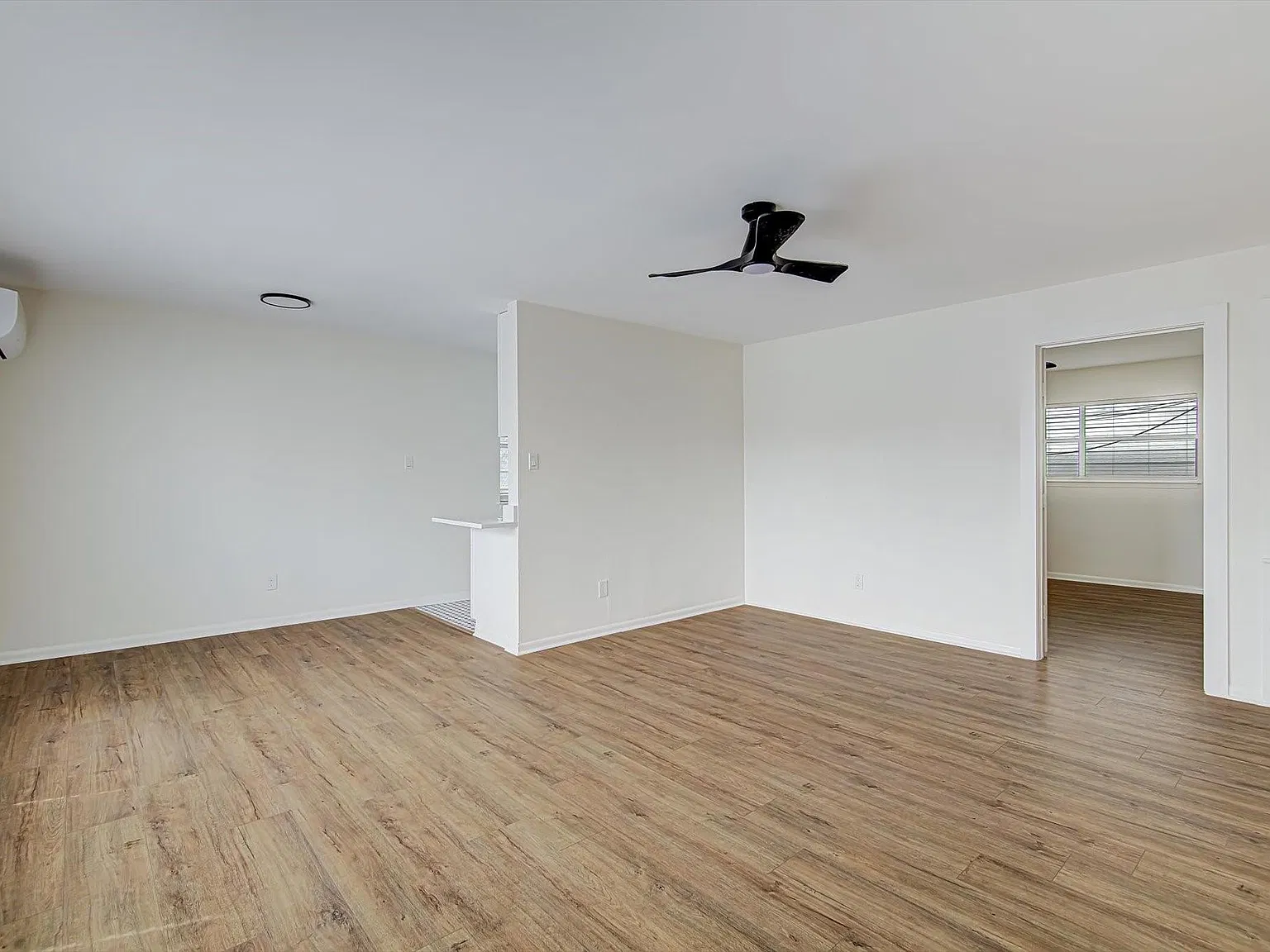 1 bed, 1.0 bath, 700 sqft, $1,300 — Photo 2