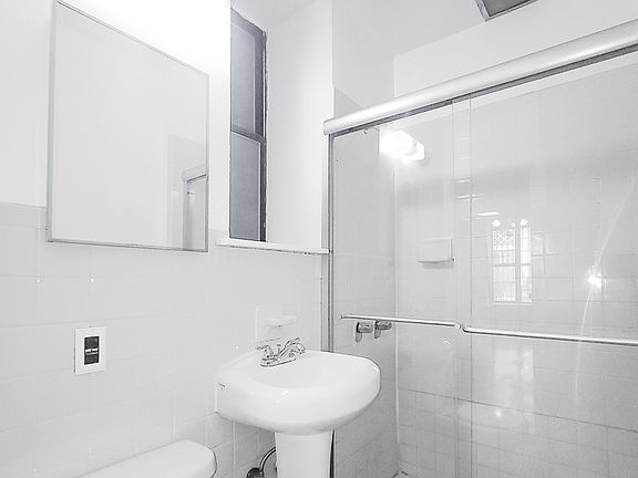 4th image of 208 W 82nd St APT 1B