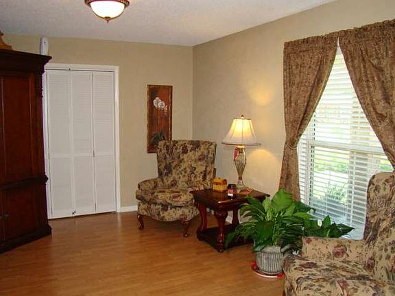 4th image of 6585 Lansing Dr