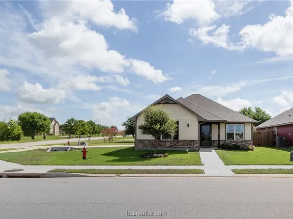 101 Dove Landing Ct, Navasota, TX 77868