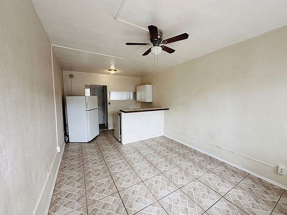3rd image of 2035 Edgewater Dr APT 12