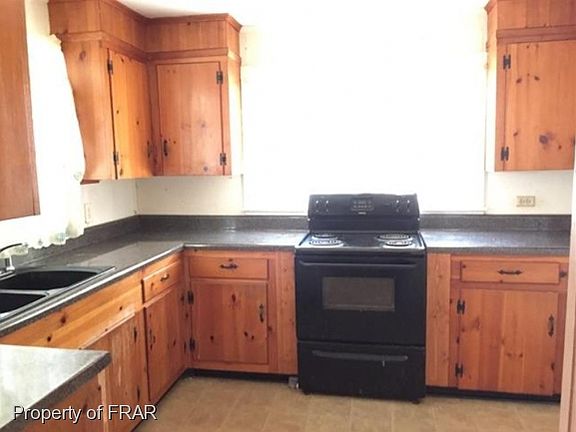 3rd image of 209 W Cottingham St