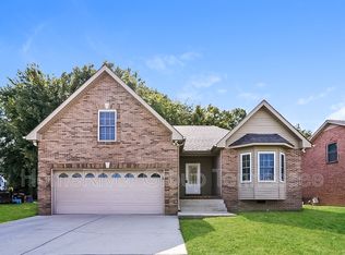 140 Foxrun, Springfield, TN 37172